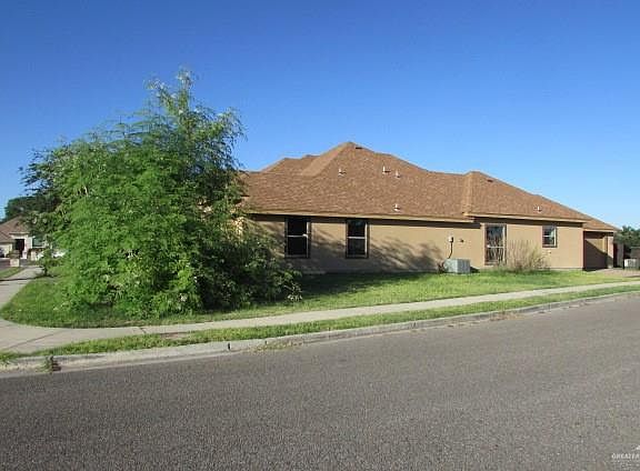 3rd image of 2608 Flamingo Ave