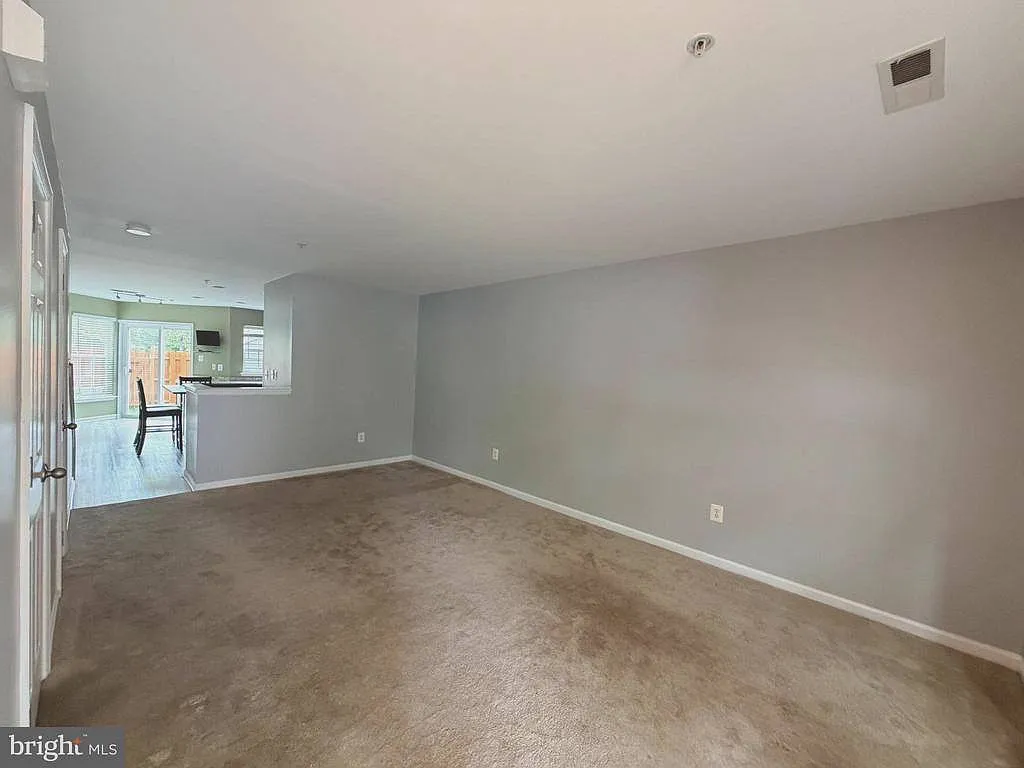3 bed, 2.5 bath, 1808 sqft, $2,500 — Photo 2
