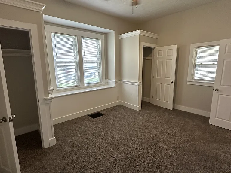 2903 S Elm St — Photo 5