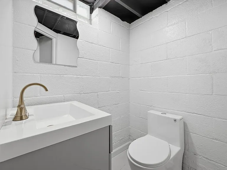 2896 Dorchester Rd — Photo 34