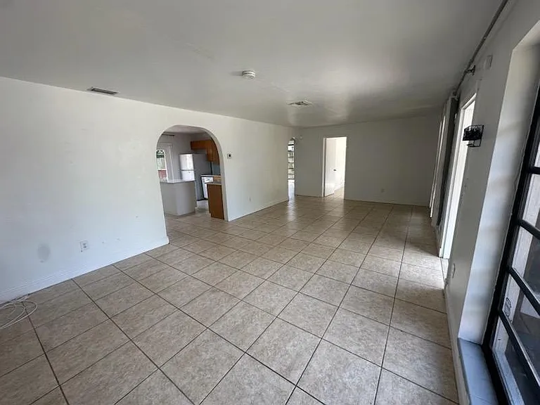 1424 SW 9th St — Photo 14
