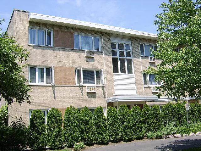 915 Hinman