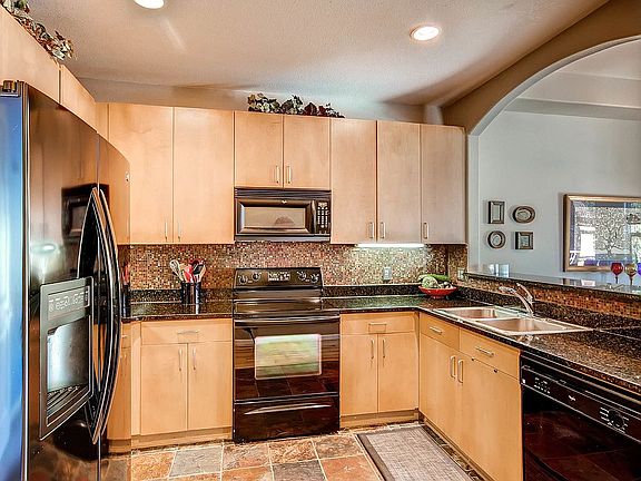 3rd image of 2100 N Humboldt St APT 201