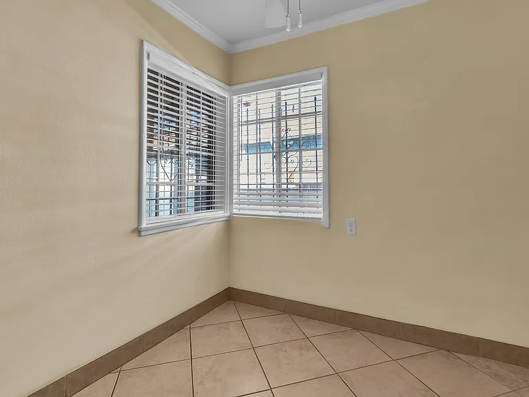 1239 W Carlton Pl — Photo 19