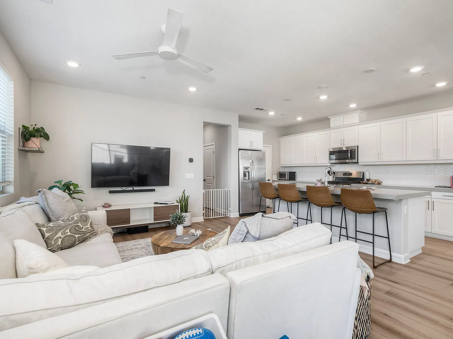 3 bed, 1454 sqft, $4,500 — Photo 3