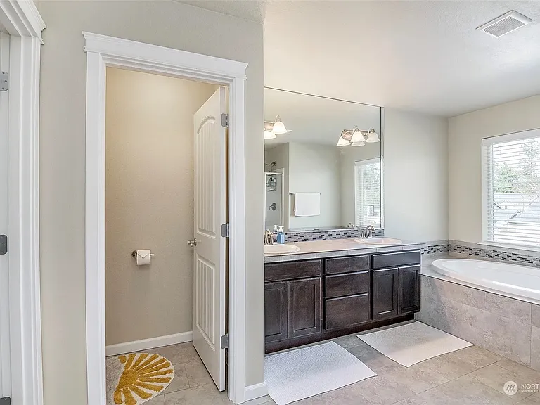4210 Dudley Dr NE — Photo 31