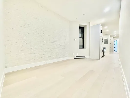 Rented by HOLTON REAL ESTATE INC. | media 15