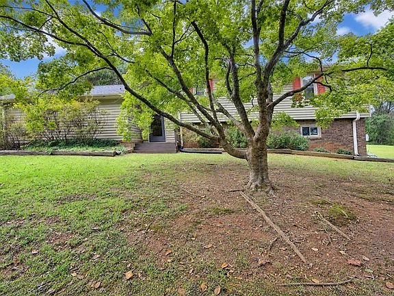 2nd image of 1206 Lakeview Dr