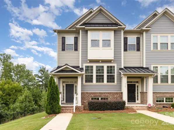 717 Swift Run Ct, Tega Cay, SC 29708