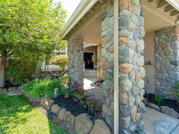 2nd image of 2333 Wayfarer Dr