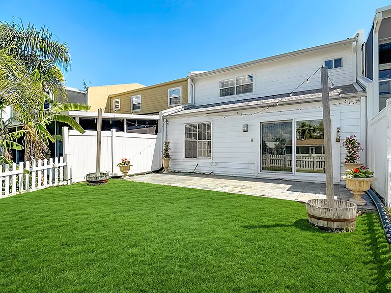 8733 Bay Pointe Dr — Photo 47