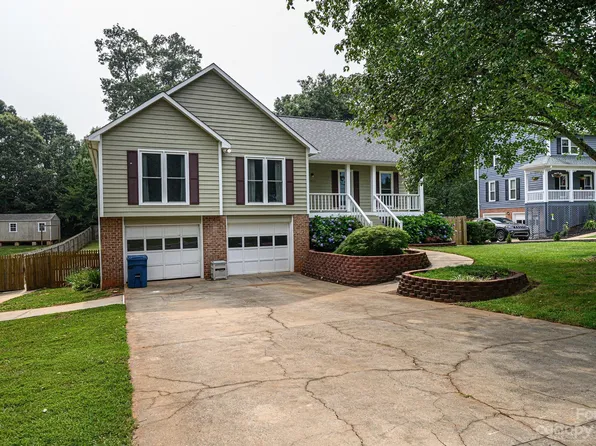 1835 Plaza Dr, Hickory, NC 28602