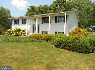 2220 Hillcrest Rd, Quakertown, PA 18951