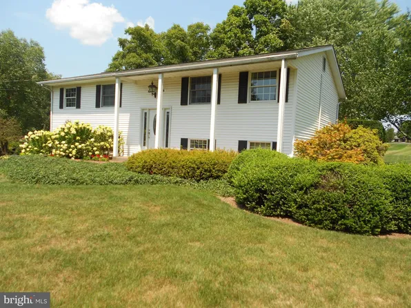 2220 Hillcrest Rd, Quakertown, PA 18951