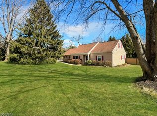 101 Roberts Pl, Stewartsville, NJ 08886