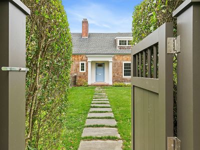 100 Meadow Way, East Hampton, NY, 11937