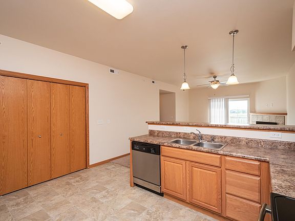 5th image of 1620 Lincoln Dr Unit 106