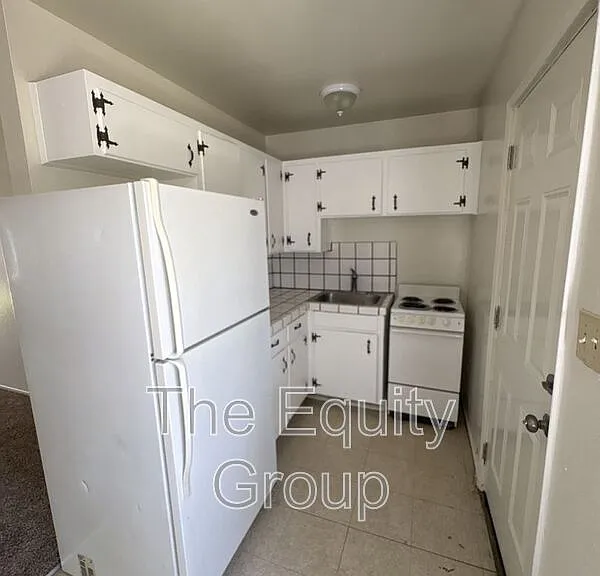 331 E Elm St #5 — Photo 6