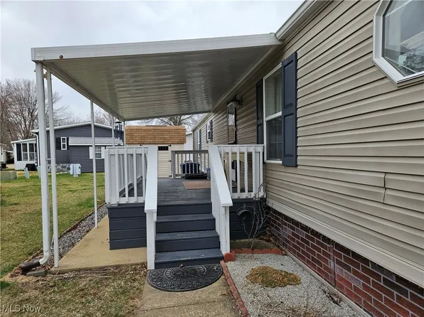 134 C St SW, Navarre, OH 44662