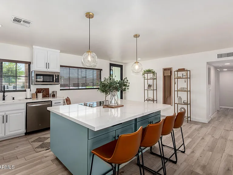 2544 E Pierson St — Photo 12