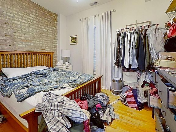 3rd image of 704 W Barry Ave APT 1B