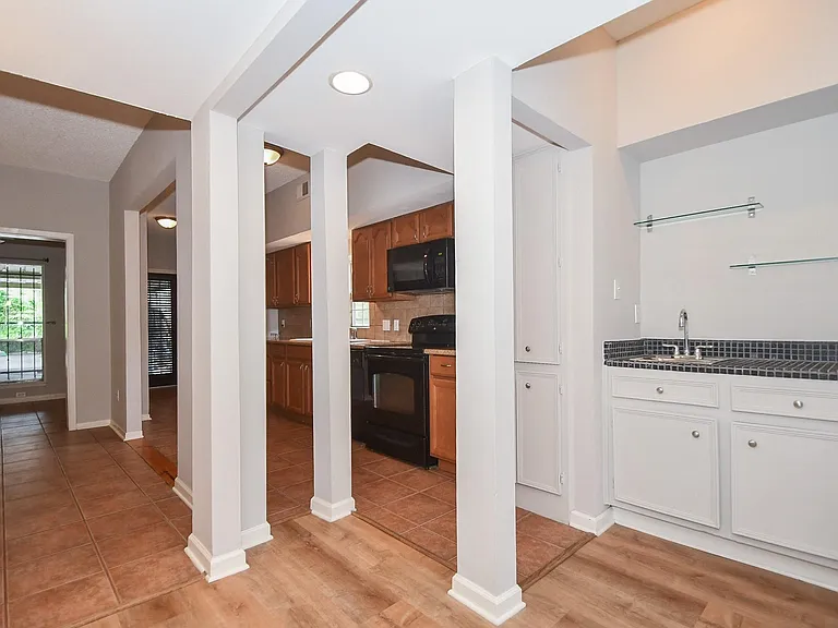 3010 Helena St — Photo 9