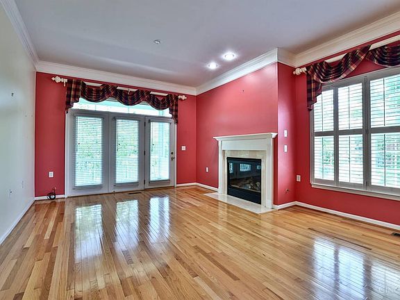 5th image of 8059 Paddington Ln