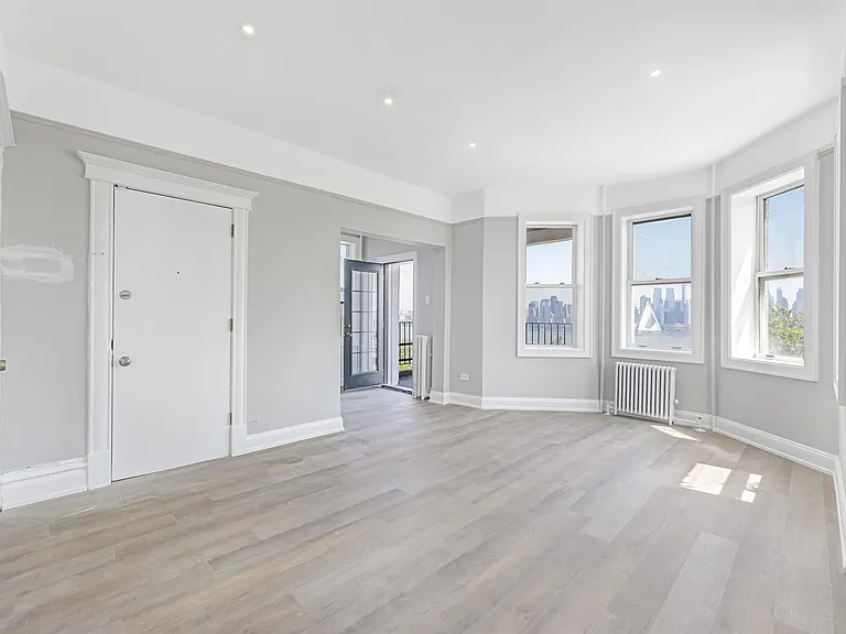 935 Boulevard E #2 — Photo 3