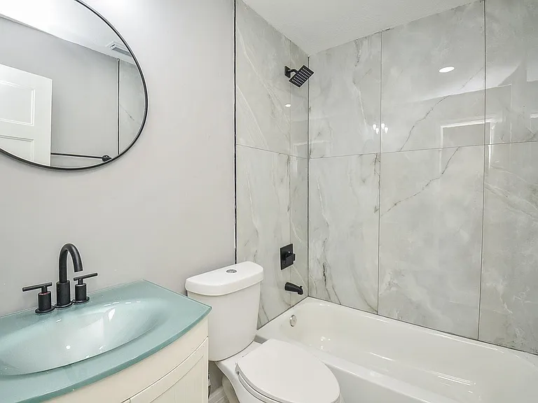 9211 Abbey Chase Ln — Photo 22