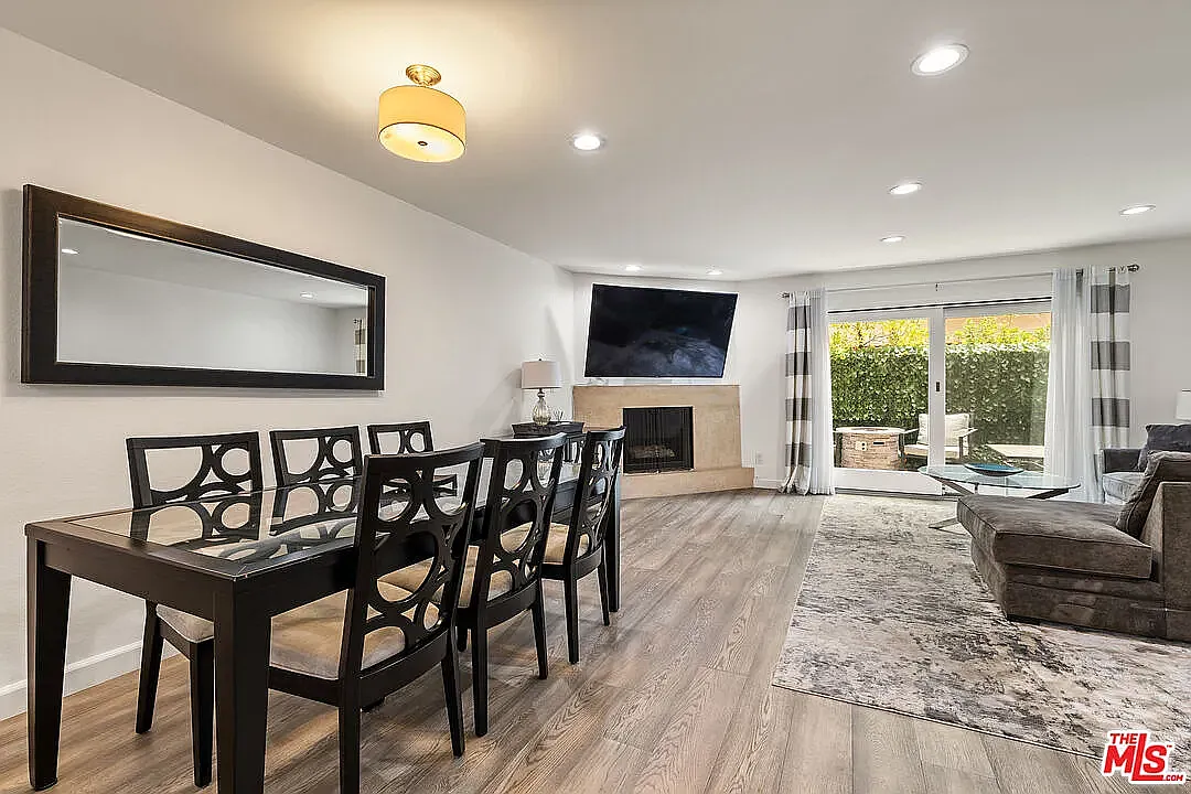 2 bed, 2.5 bath, 1356 sqft, $4,999 — Photo 4