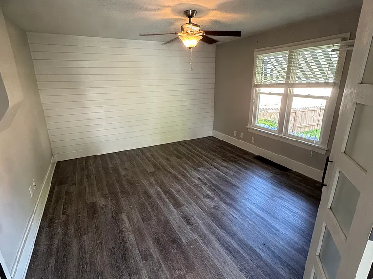 102 SW Walnut St — Photo 25