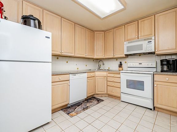 3rd image of 2000 Saint Regis Dr APT 6C