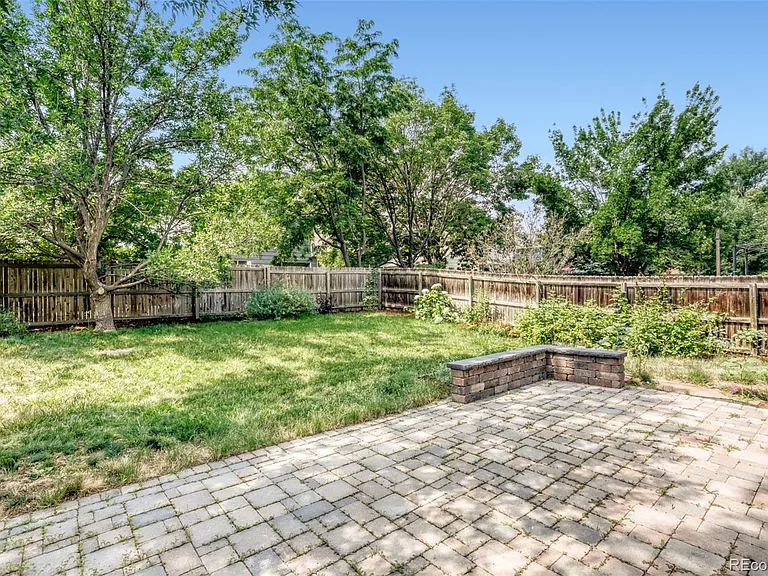 1633 Deerwood Dr — Photo 14