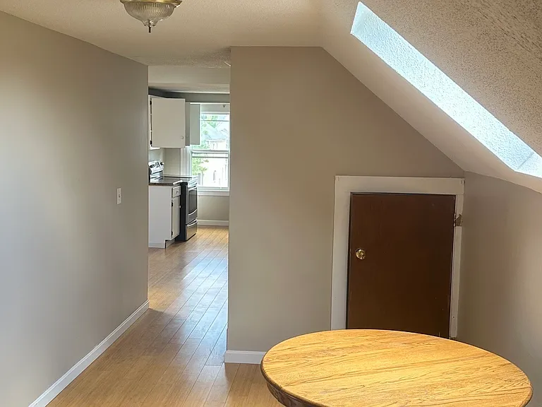 40 Quaker Ln S — Photo 5