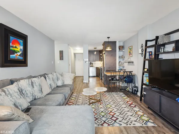 61-20 Grand Cent Parkway image 1 of 8