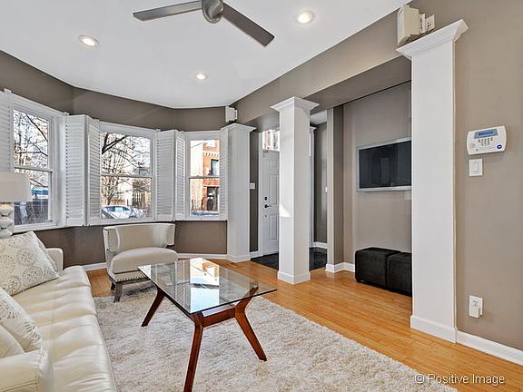 4th image of 1017 N Marshfield Ave