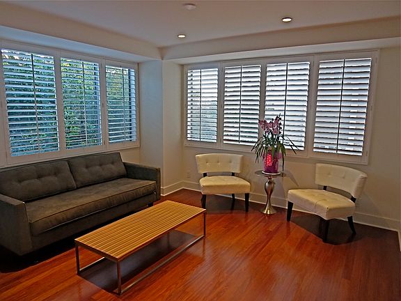 2nd image of 302 N Oakhurst Dr