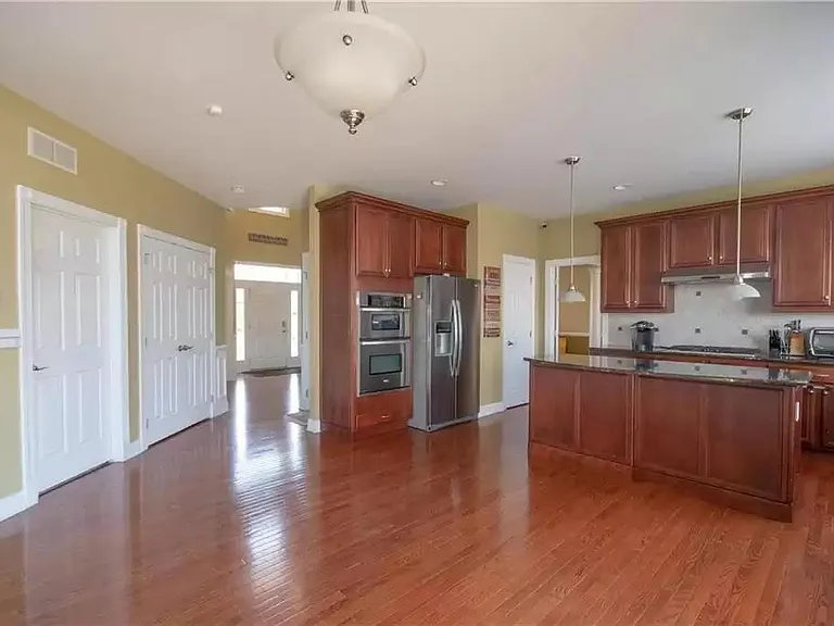 7385 Green Hill Dr — Photo 5