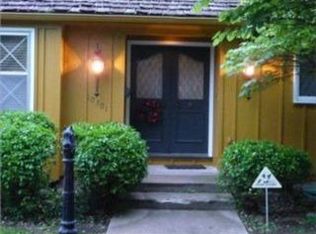 10301 Sagamore Rd, Leawood, KS 66206