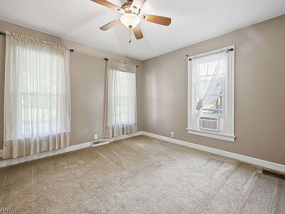 5th image of 453 Vine Ave NE