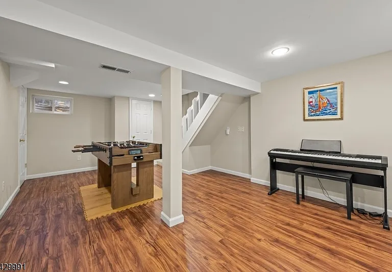 33 Exeter Rd — Photo 42