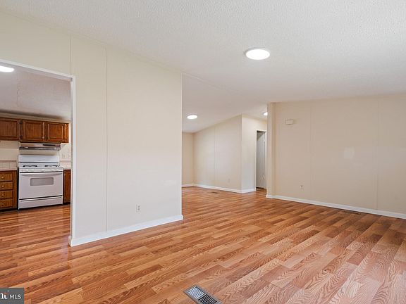 5th image of 16212 McGregor Dr