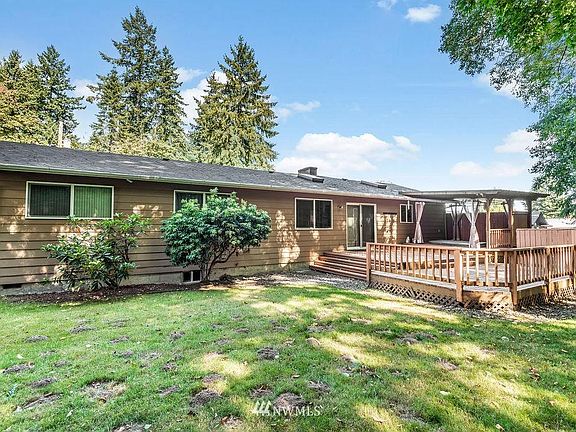 3rd image of 113 Green Hill Dr
