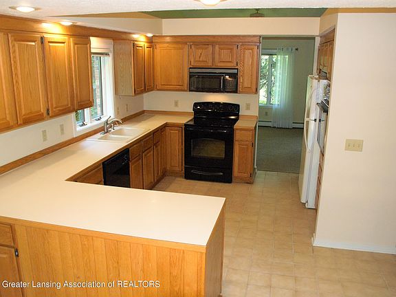 3rd image of 4909 Canyon Trl