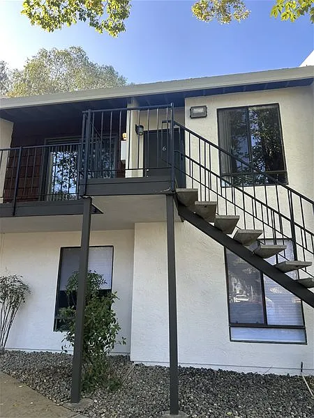 3 bed, 1.0 bath, 950 sqft, $1,850 — Photo 1