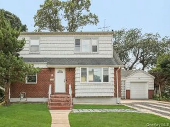 66 Elm St, Valley Stream, NY 11580