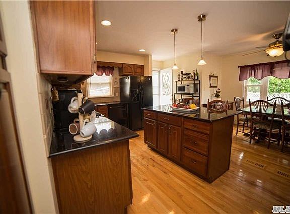 4th image of 235 Swansdown Dr