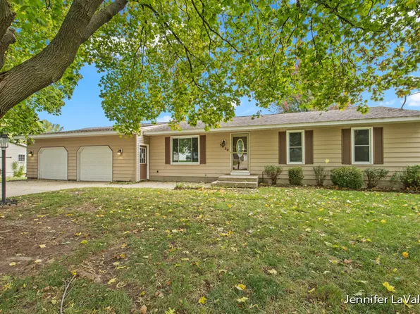 5450 Rockbluff Dr NE, Comstock Park, MI 49321