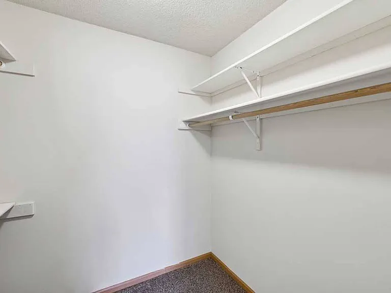 Northbrook Apartments — Photo 240