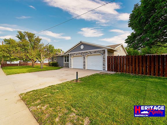 3rd image of 219 Redford Dr